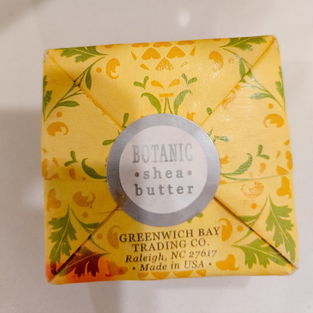 Bath and Bodyworks Bath Set, Body Wash Foam Bath - Picture 6 of 7